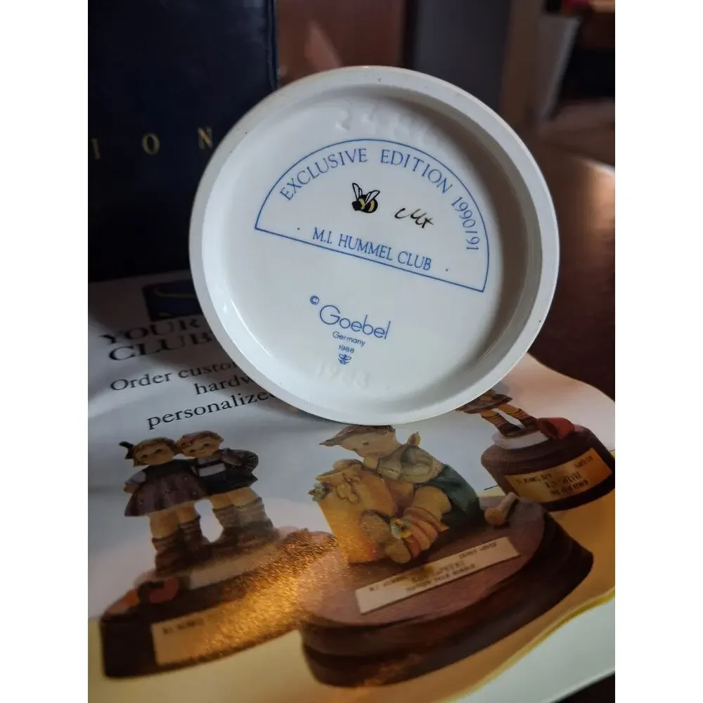 HUMMEL CLUB FIGURINE 